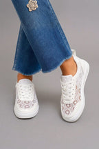 Floria™ – Sneaker in pizzo floreale elegante