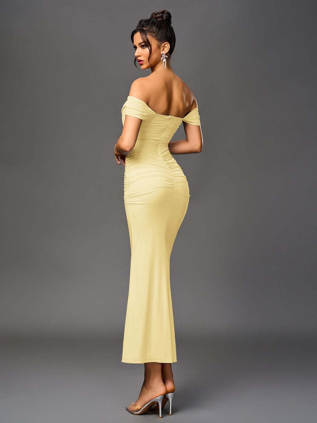 Robe À Épaules Dénudées, Froncée & Zippée Dans Le Dos