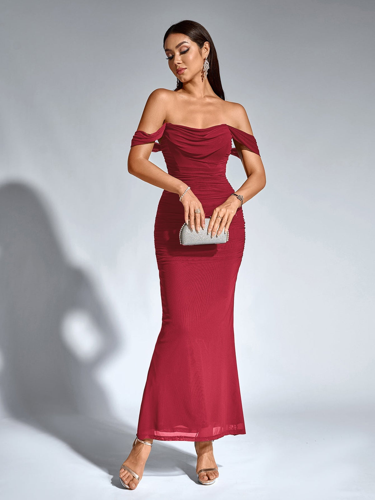 Robe À Épaules Dénudées, Froncée & Zippée Dans Le Dos