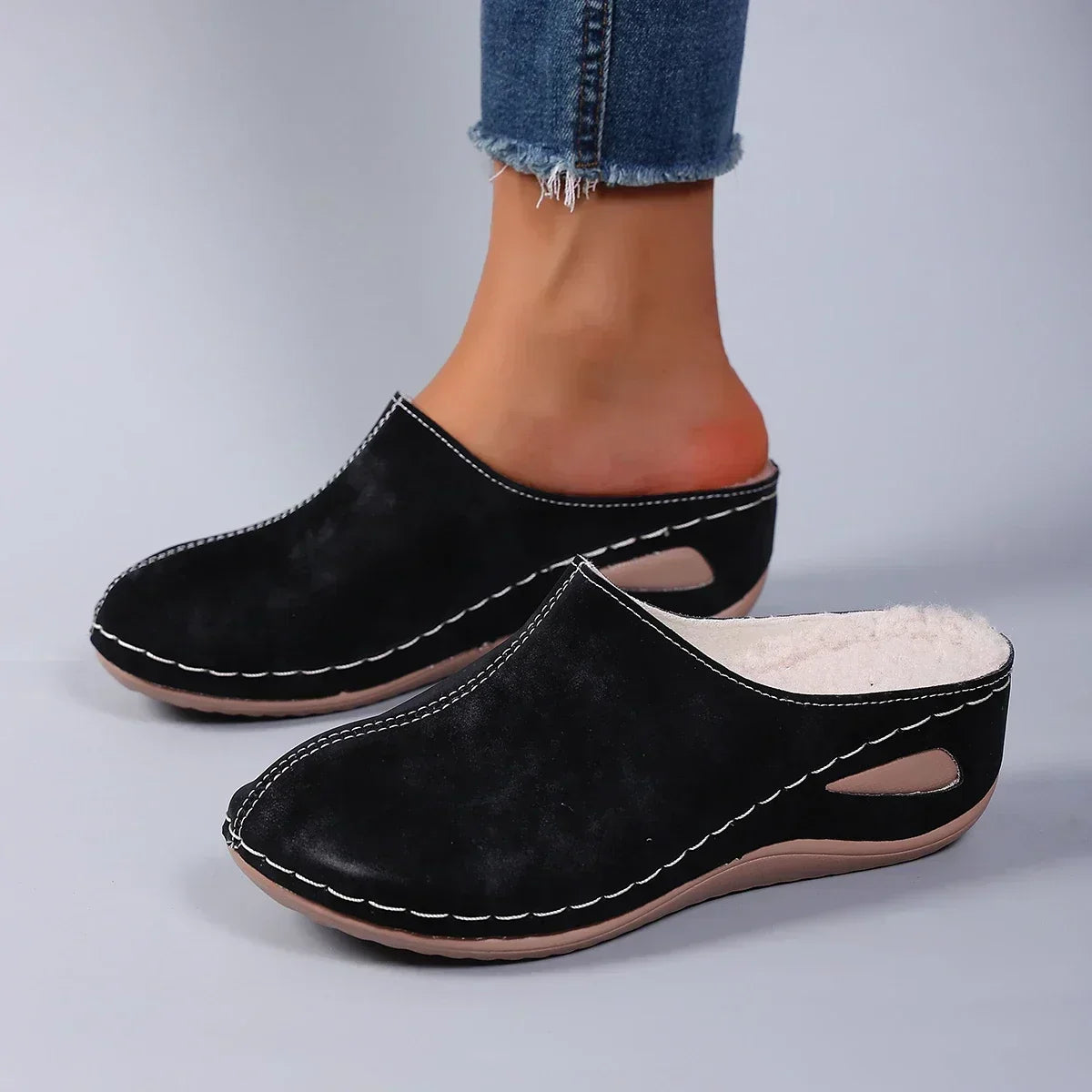 Nora™ – Pantofole Ortopediche Calde per il Comfort Quotidiano