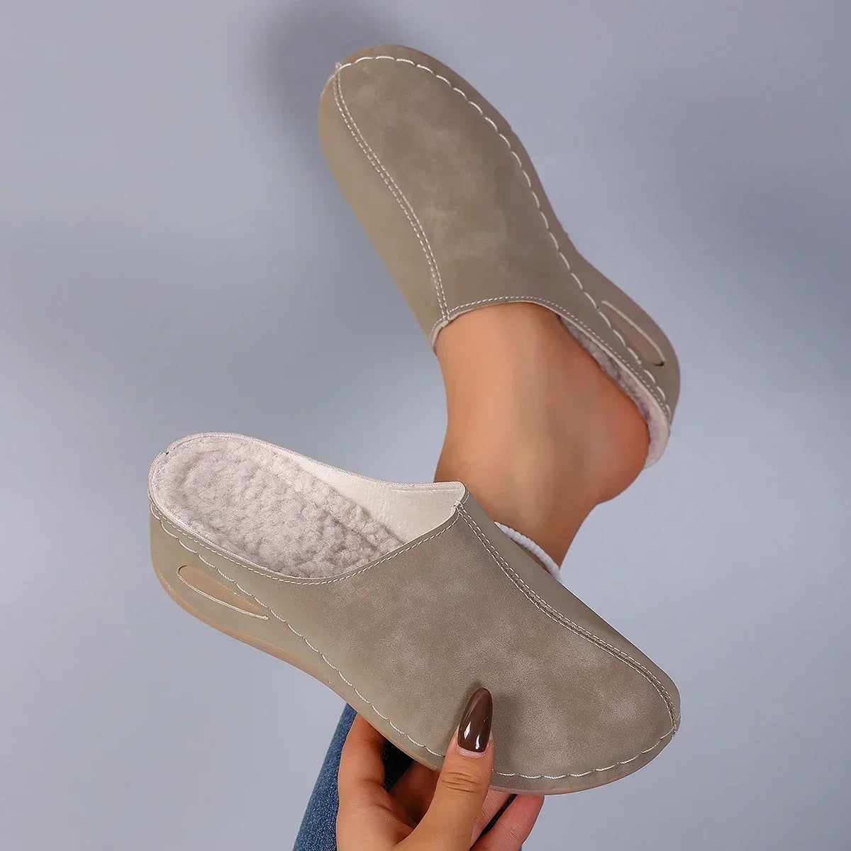 Nora™ – Pantofole Ortopediche Calde per il Comfort Quotidiano