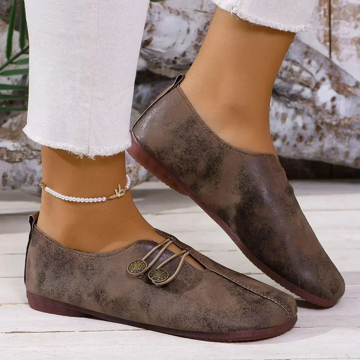 Mocassins Boutonnés En Daim Pour Femme