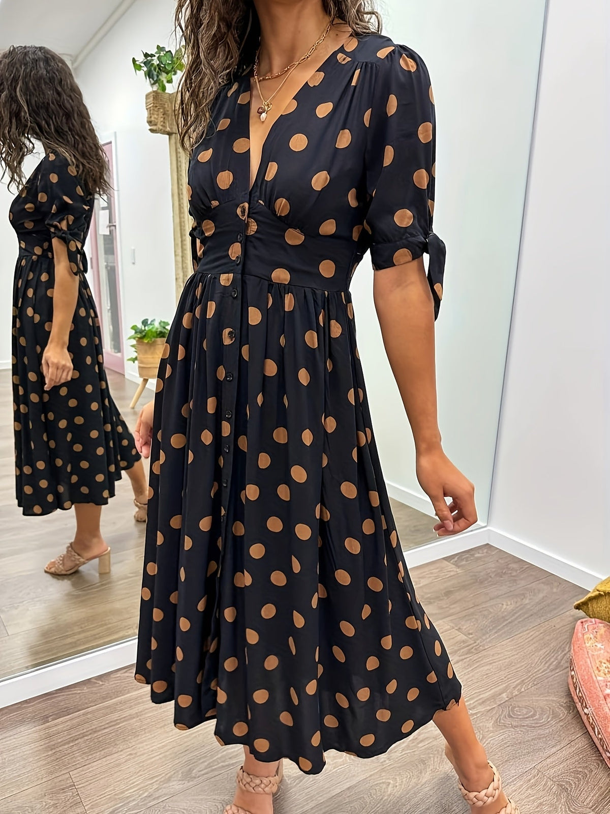 Robe Priscilla Mi-longue À Pois Boutonnée